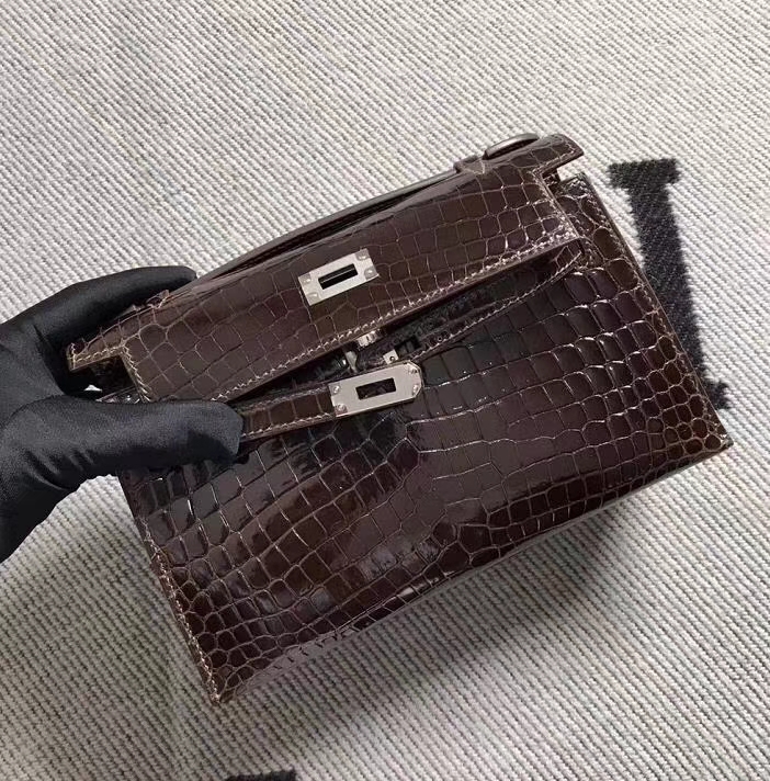 Hermès（爱马仕）亮面深咖色mini kelly 鳄鱼 银扣