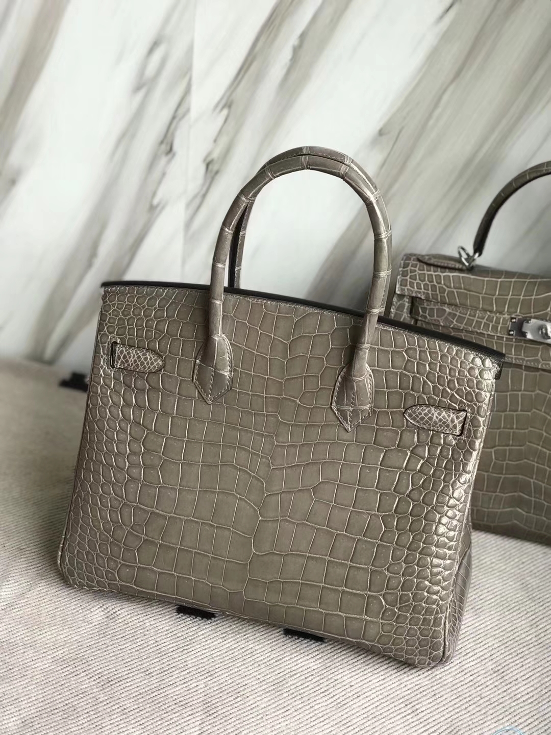 Hermès（爱马仕）Birkin30cm Porosus shiny 亮面澳洲湾鳄  ck18 斑鸠灰 Gris T 金扣
