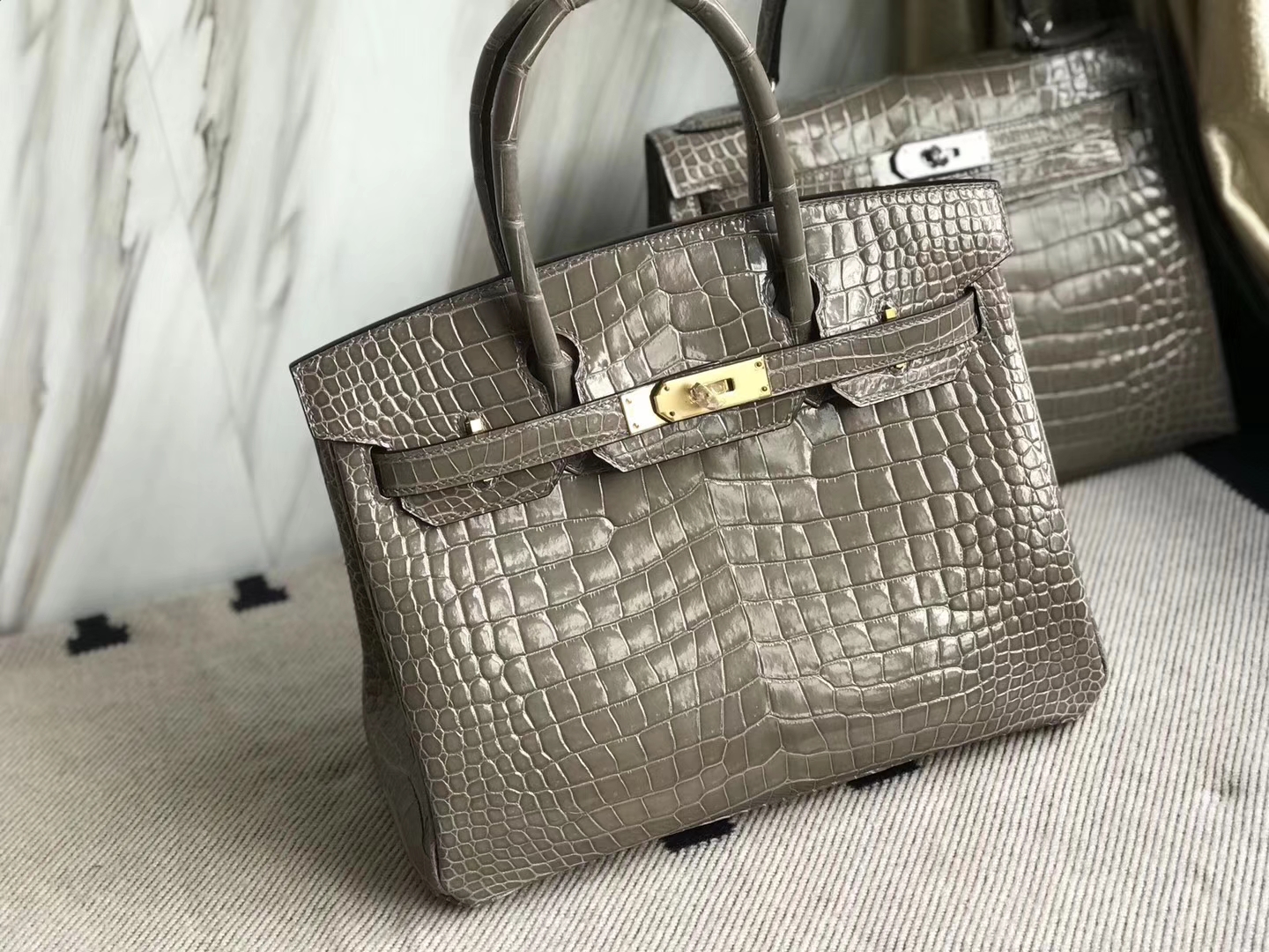 Hermès（爱马仕）Birkin30cm Porosus shiny 亮面澳洲湾鳄  ck18 斑鸠灰 Gris T 金扣