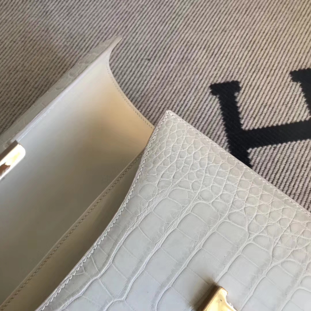 Hermès（爱马仕）Constance24cm Alligator matt 雾面鳄鱼  8L 奶油白 Beton 金扣