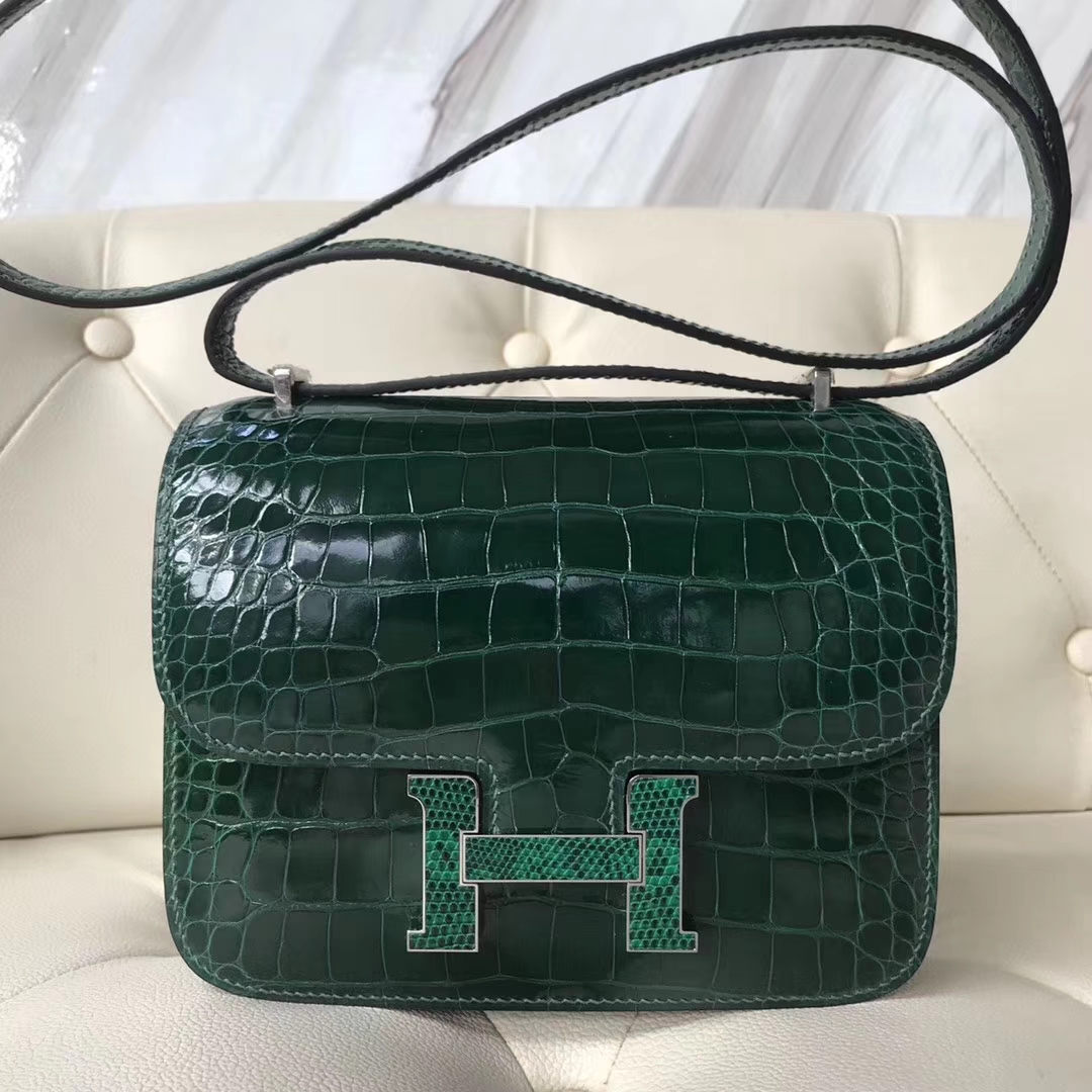 Hermès(爱马仕)Constance18cm Alligator shiny 亮面鳄鱼 ck67 祖母绿蜥蜴扣 银扣 限量现货-拉尔森鳄鱼皮具定制 - 爱马仕包包官网 Hermès(爱马仕)Constance18cm Alligator shiny 亮面鳄鱼 ck67 祖母绿蜥蜴扣 银扣 限量现货
