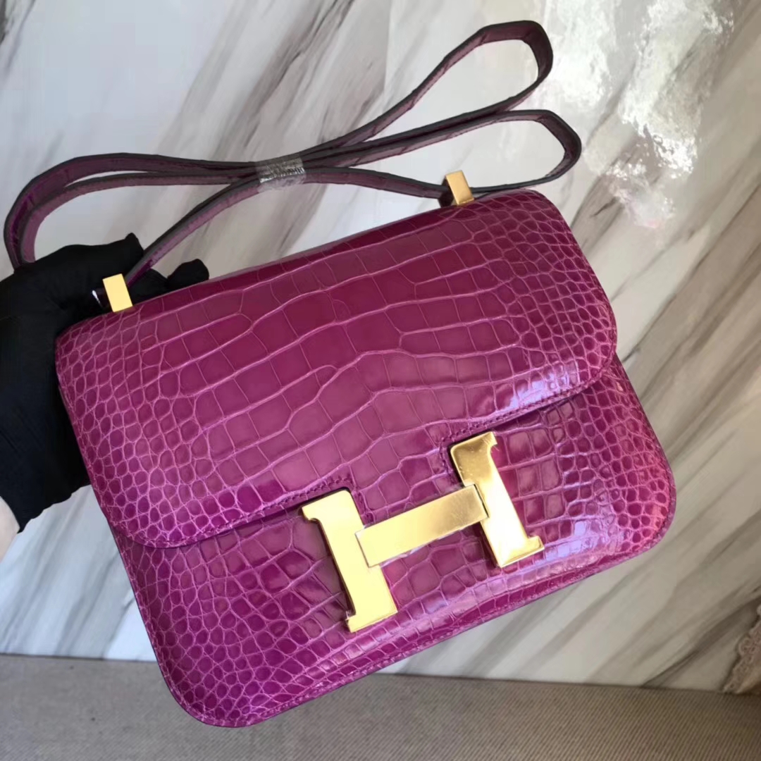 Hermès(爱马仕)Constance24cm Alligator shiny 亮面鳄鱼 J5 天方夜谭粉紫 金扣-拉尔森鳄鱼皮具定制 - 爱马仕包包官网 Hermès(爱马仕)Constance24cm Alligator shiny 亮面鳄鱼 J5 天方夜谭粉紫 金扣