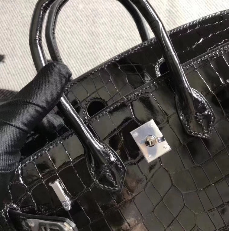 Hermès（爱马仕）birkin25 黑银 鳄鱼皮 上身就是那般百搭好看的