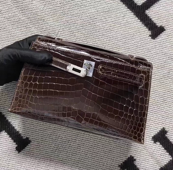 Hermès（爱马仕）亮面深咖色mini kelly 鳄鱼 银扣