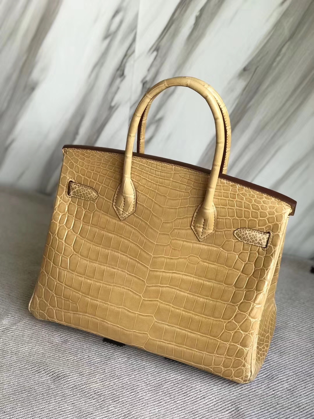 Hermès（爱马仕）Birkin30cm Crocodile shiny 亮面两点鳄鱼  杏色 奶茶色 银扣