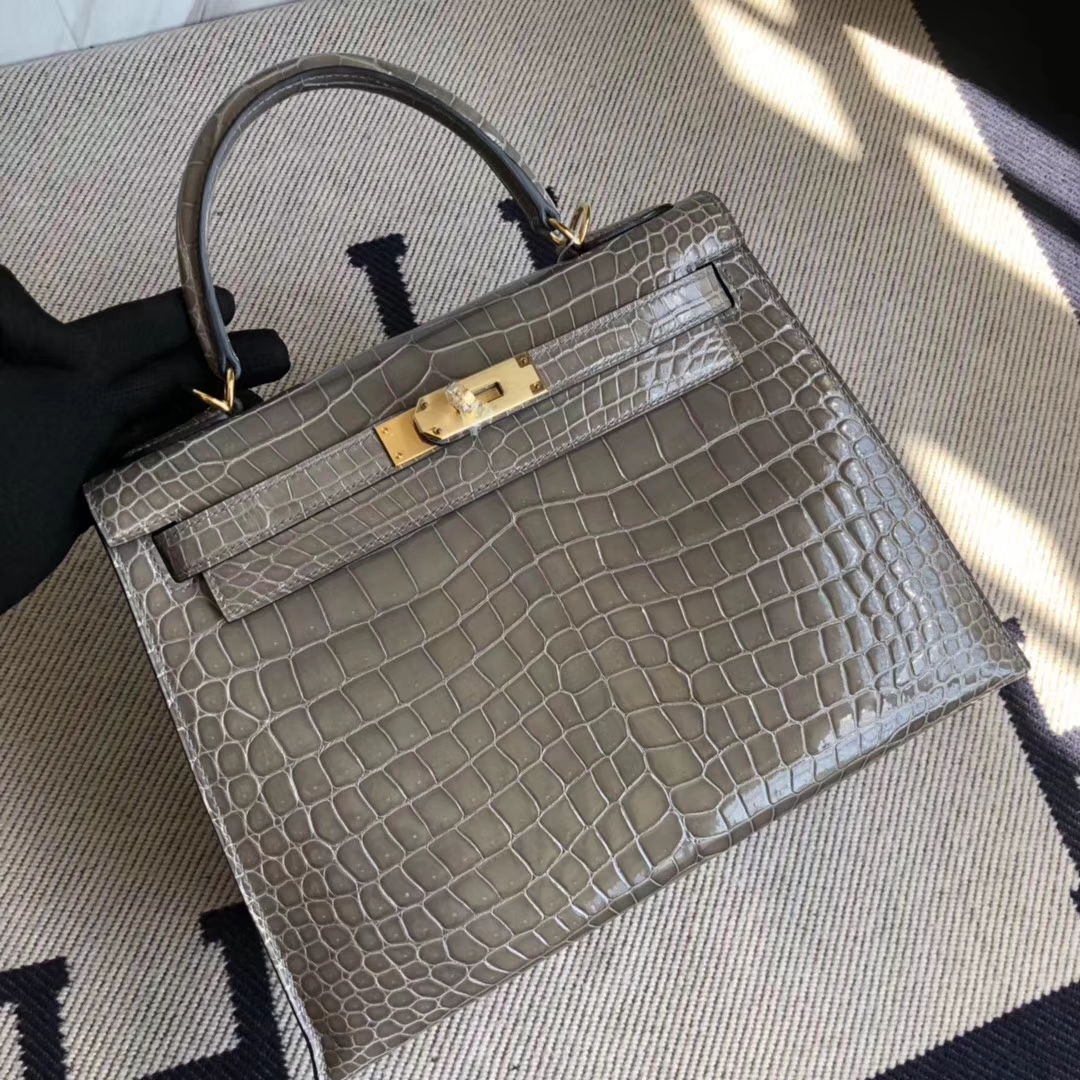 Hermès(爱马仕)Kelly28cm Porosus shiny 亮面澳洲湾鳄鳄鱼 ck81 斑鸠灰 Gris T 金扣-拉尔森鳄鱼皮具定制 - 爱马仕包包官网 Hermès(爱马仕)Kelly28cm Porosus shiny 亮面澳洲湾鳄鳄鱼 ck81 斑鸠灰 Gris T 金扣