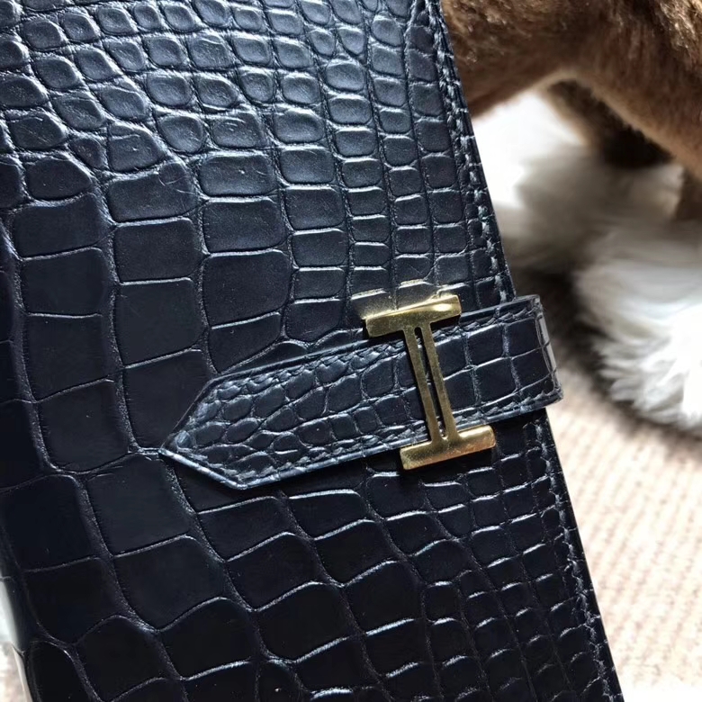 Hermès(爱马仕)bearn两折钱夹雾面黑金 nior ck89 经典不衰的颜色-拉尔森鳄鱼皮具定制 - 爱马仕包包官网 Hermès(爱马仕)bearn两折钱夹雾面黑金 nior ck89 经典不衰的颜色