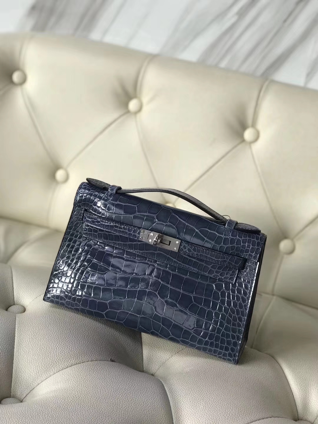 Hermès(爱马仕)Minikelly pochette 22cm Alligator shiny 亮面鳄鱼 7N 风暴蓝 银扣-拉尔森鳄鱼皮具定制 - 爱马仕包包官网 Hermès(爱马仕)Minikelly pochette 22cm Alligator shiny 亮面鳄鱼 7N 风暴蓝 银扣