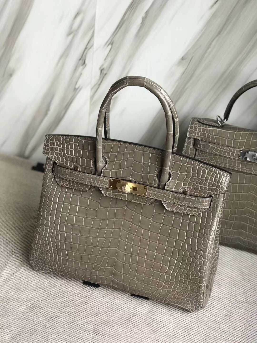 Hermès（爱马仕）Birkin30cm Porosus shiny 亮面澳洲湾鳄  ck18 斑鸠灰 Gris T 金扣
