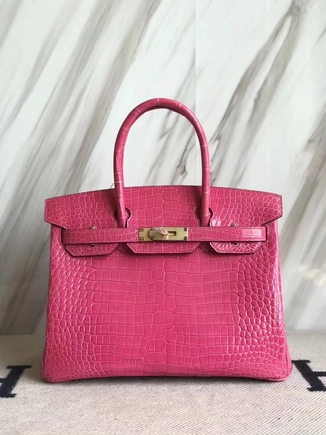 Hermès（爱马仕）Birkin30cm Porosus shiny 亮面澳洲湾鳄  E5 桃粉 金扣  品相超赞  现货