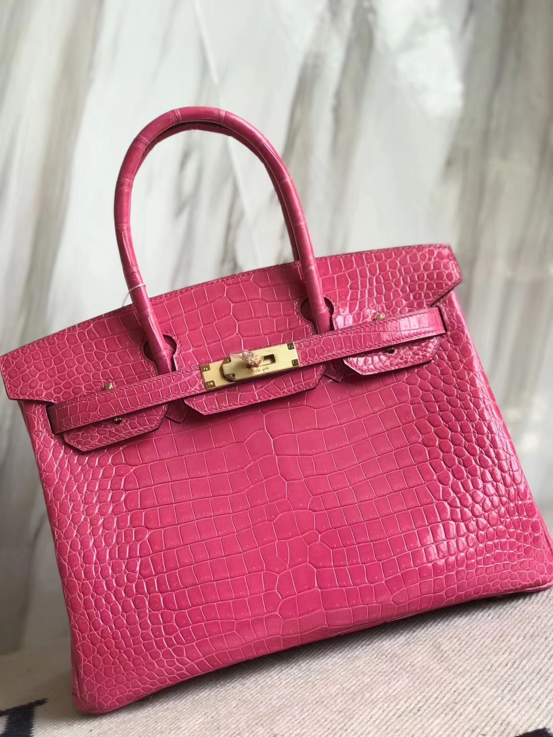 Hermès(爱马仕)Birkin30cm Porosus shiny 亮面澳洲湾鳄 E5 桃粉 金扣 品相超赞 现货-拉尔森鳄鱼皮具定制 - 爱马仕包包官网 Hermès(爱马仕)Birkin30cm Porosus shiny 亮面澳洲湾鳄 E5 桃粉 金扣 品相超赞 现货