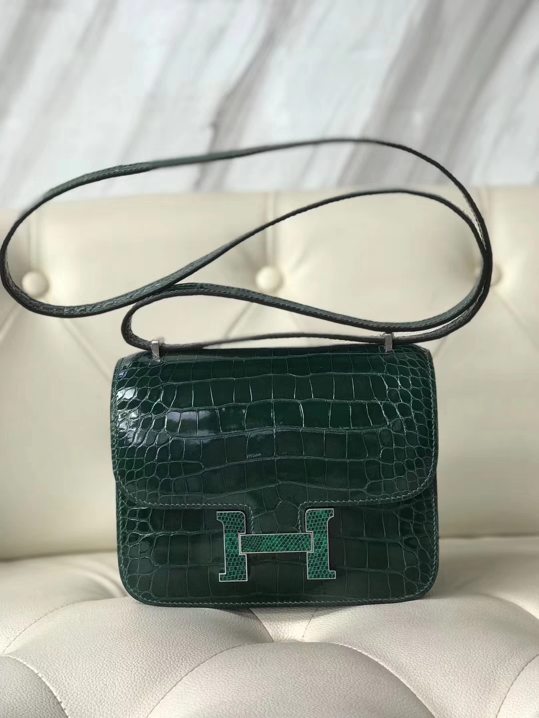 Hermès（爱马仕）Constance18cm Alligator shiny 亮面鳄鱼 ck67 祖母绿蜥蜴扣 银扣 限量现货