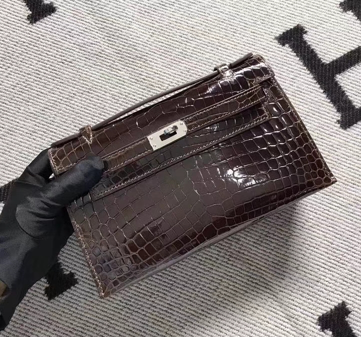 Hermès（爱马仕）亮面深咖色mini kelly 鳄鱼 银扣
