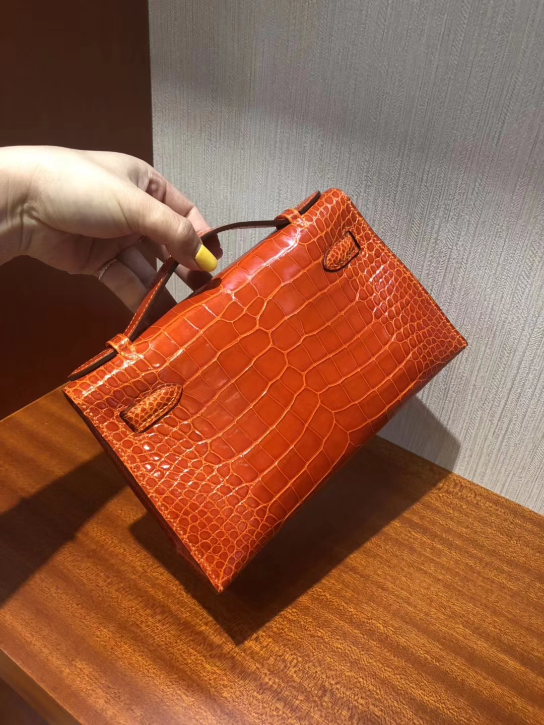 Hermès（爱马仕）Minikelly pochette 22cm Alligator shiny 亮面  8V 罂粟橘 金扣