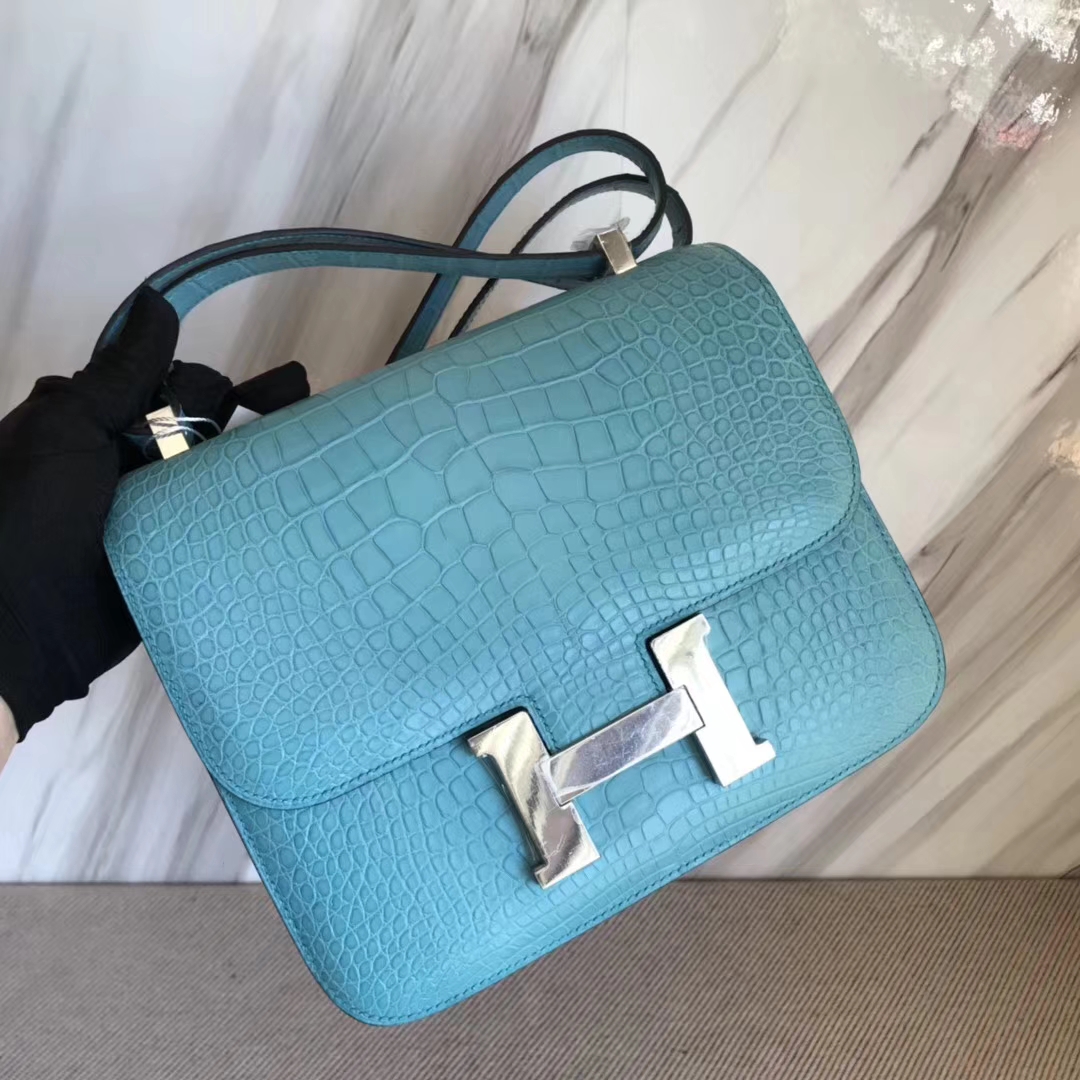 Hermès(爱马仕)Constance24cm Alligator matt 雾面鳄鱼 3Z 圣西尔蓝 银扣-拉尔森鳄鱼皮具定制 - 爱马仕包包官网 Hermès(爱马仕)Constance24cm Alligator matt 雾面鳄鱼 3Z 圣西尔蓝 银扣