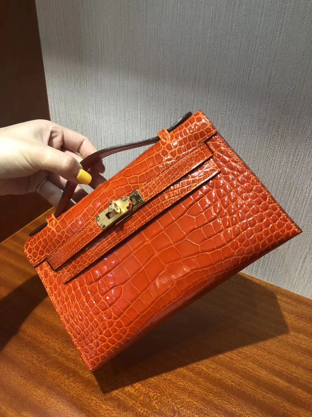 Hermès（爱马仕）Minikelly pochette 22cm Alligator shiny 亮面  8V 罂粟橘 金扣