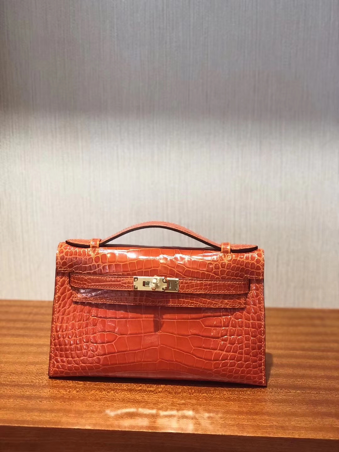 Hermès（爱马仕）Minikelly pochette 22cm Alligator shiny 亮面  8V 罂粟橘 金扣