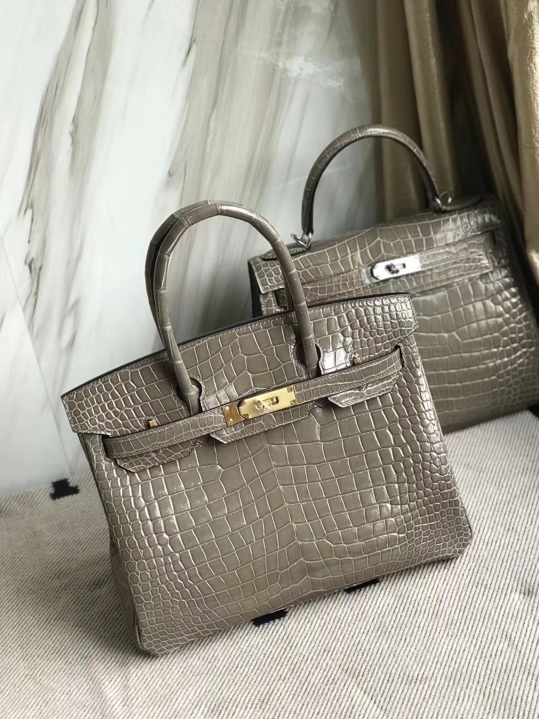 Hermès(爱马仕)Birkin30cm Porosus shiny 亮面澳洲湾鳄 ck18 斑鸠灰 Gris T 金扣-拉尔森鳄鱼皮具定制 - 爱马仕包包官网 Hermès(爱马仕)Birkin30cm Porosus shiny 亮面澳洲湾鳄 ck18 斑鸠灰 Gris T 金扣