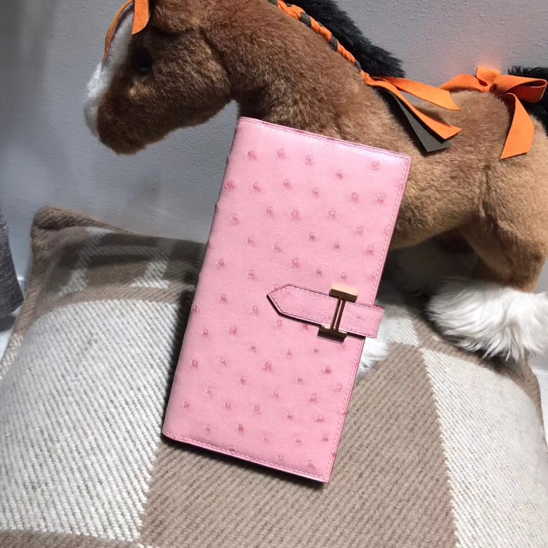 Hermès(爱马仕)bearn两折钱夹鸵鸟皮1Q Rose Confetti奶昔粉色 金扣-拉尔森鳄鱼皮具定制 - 爱马仕包包官网 Hermès(爱马仕)bearn两折钱夹鸵鸟皮1Q Rose Confetti奶昔粉色 金扣