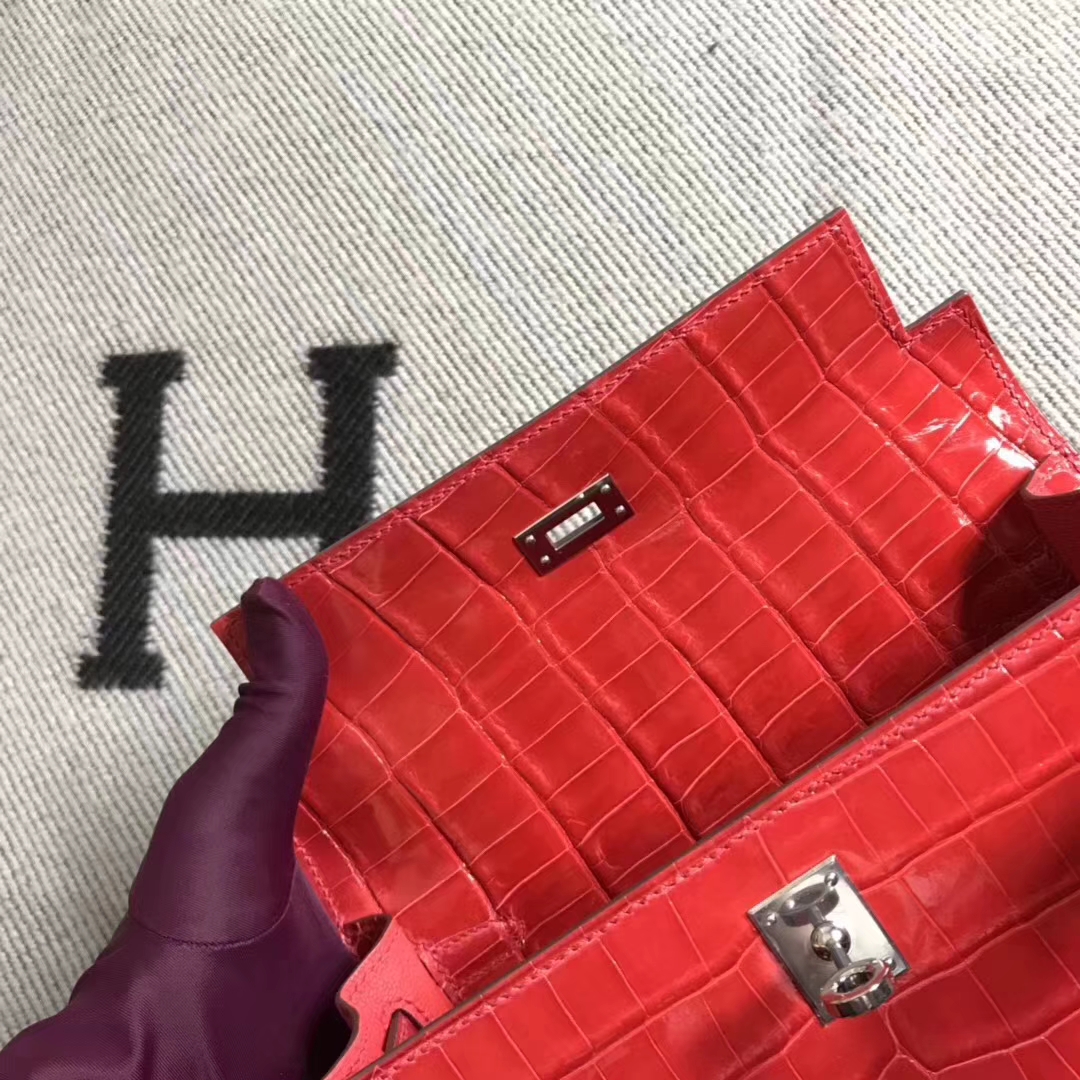 Hermès（爱马仕）亮面鳄鱼两点 银扣 法拉利红色