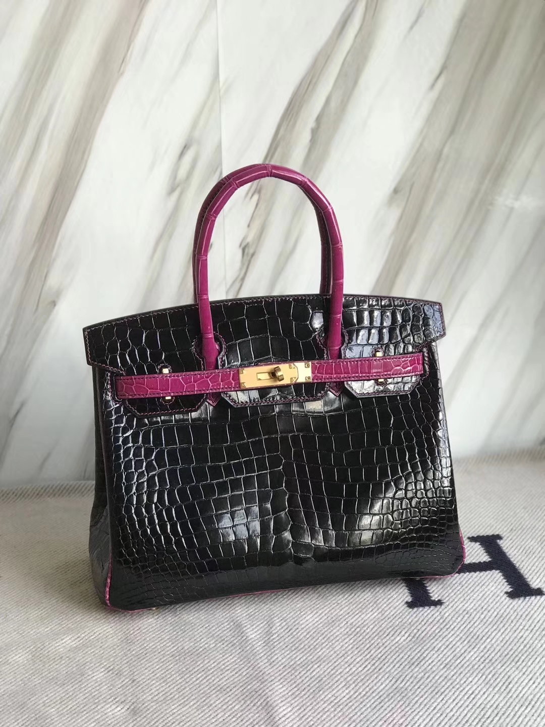 Hermès（爱马仕）Birkin30cm Porosus shiny 亮面澳洲湾鳄 ck89 黑色拼天方夜谭粉紫 拉丝金扣 马蹄印