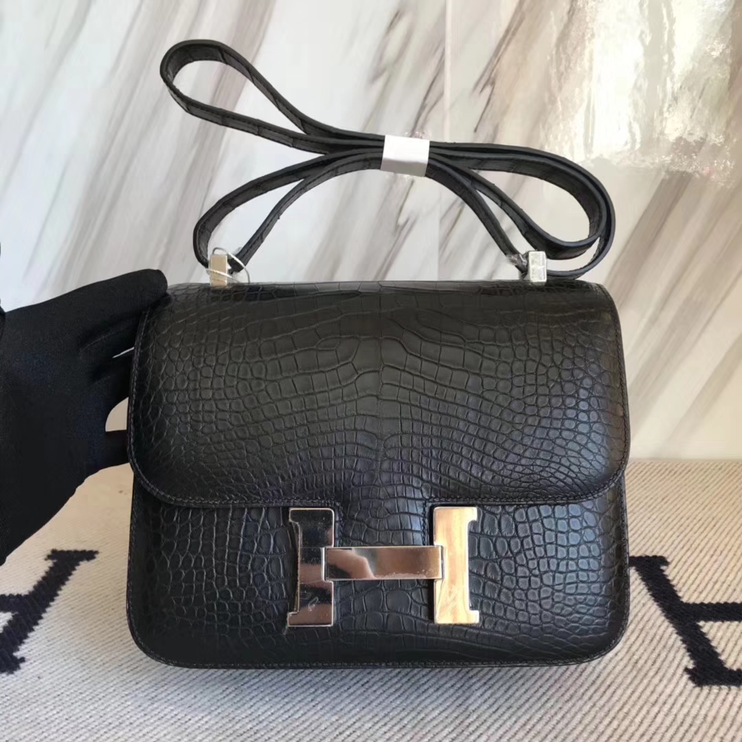 Hermès（爱马仕）Constance24cm Alligator matt 雾面鳄鱼  ck89 黑色 银扣