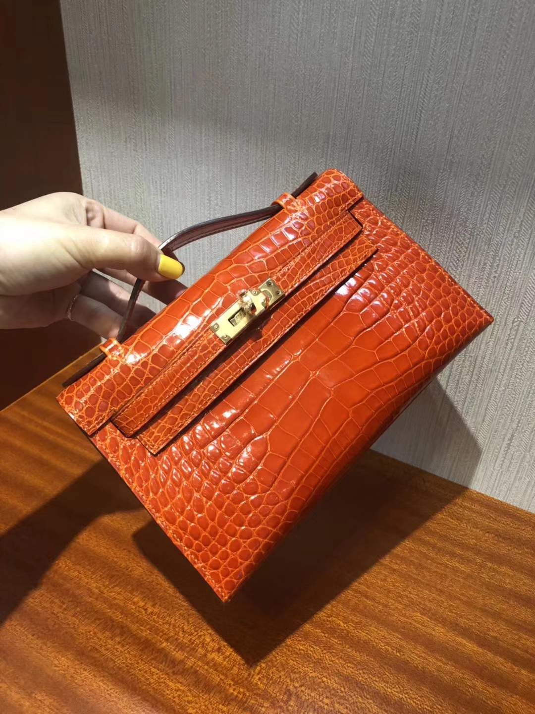 Hermès（爱马仕）Minikelly pochette 22cm Alligator shiny 亮面  8V 罂粟橘 金扣