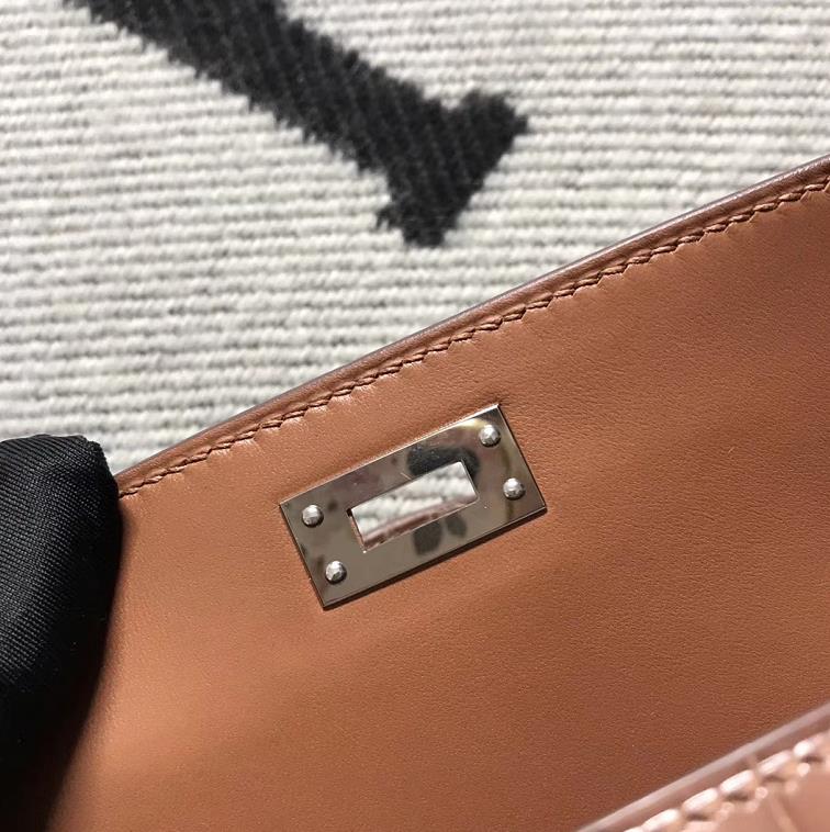Hermès（爱马仕）Minikelly ll Alligator shiny 亮面鳄鱼 6Ｑ 褐色 银扣