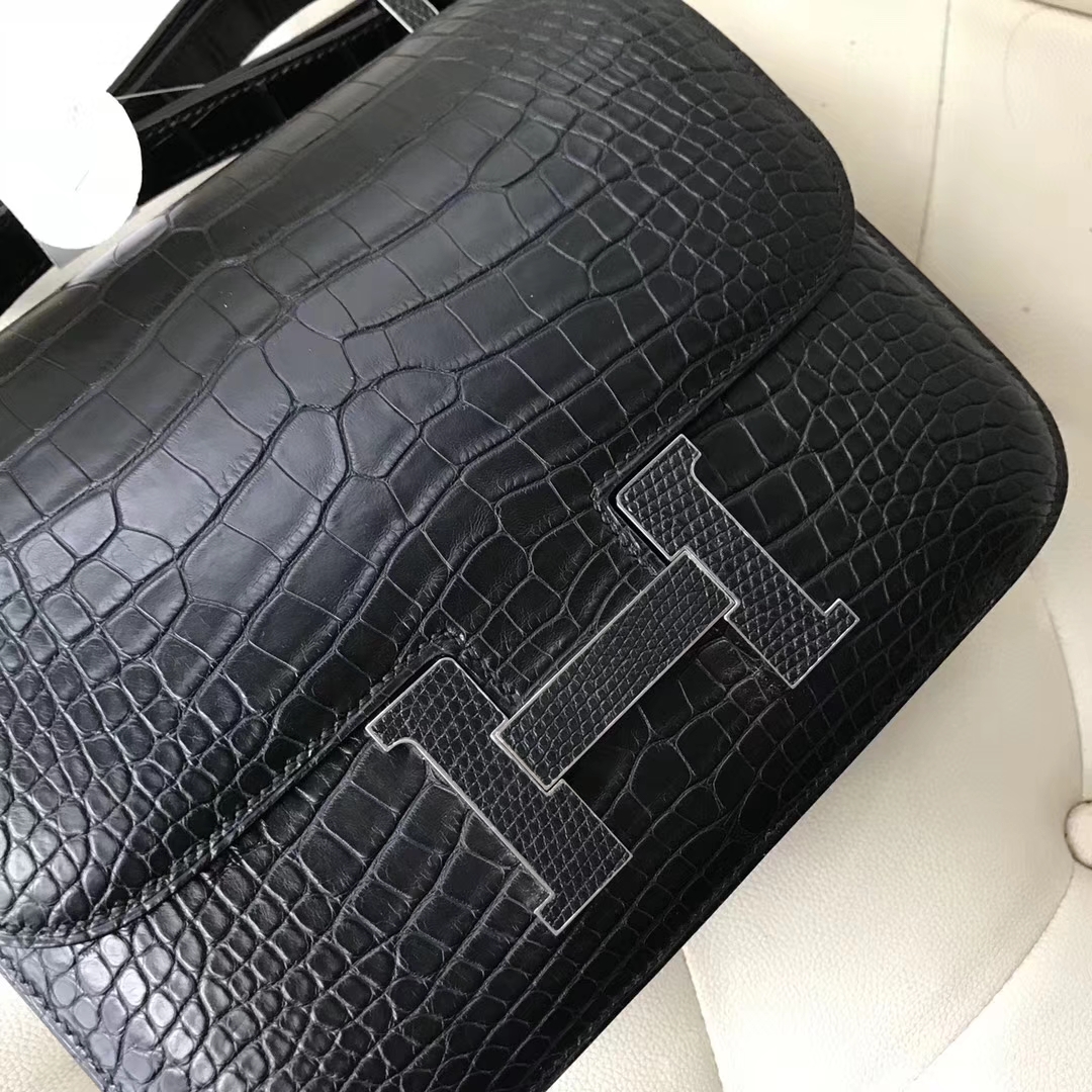 Hermès(爱马仕)Constance 24cm Alligator matt 雾面鳄鱼 ck89 黑色 蜥蜴扣 银扣 定制-拉尔森鳄鱼皮具定制 - 爱马仕包包官网 Hermès(爱马仕)Constance 24cm Alligator matt 雾面鳄鱼 ck89 黑色 蜥蜴扣 银扣 定制