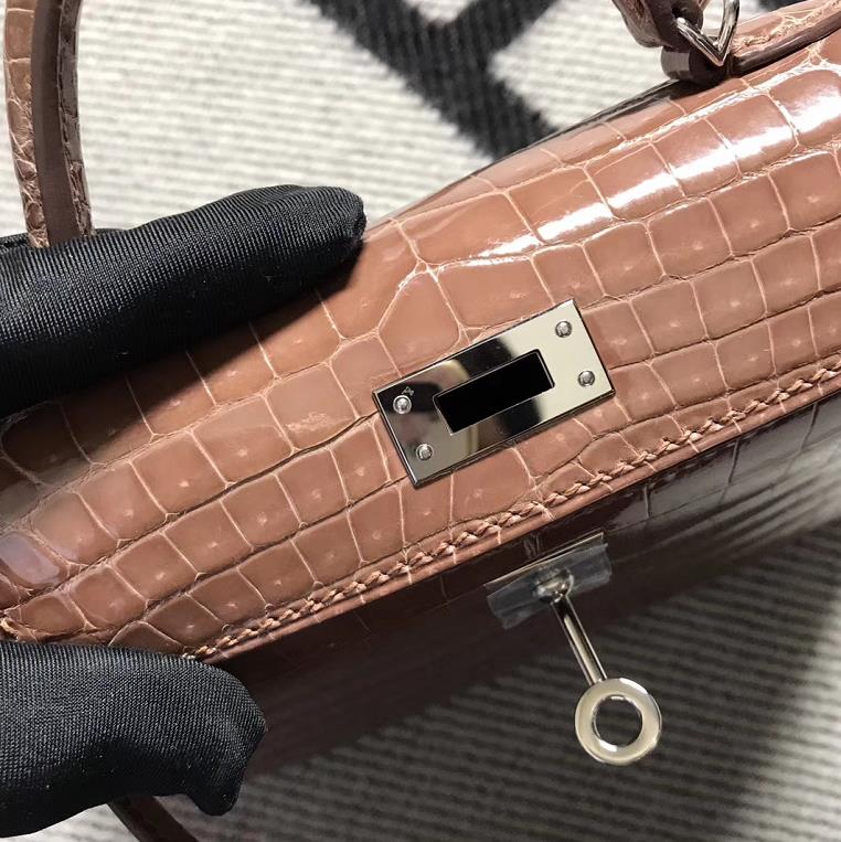 Hermès（爱马仕）Minikelly ll Alligator shiny 亮面鳄鱼 6Ｑ 褐色 银扣