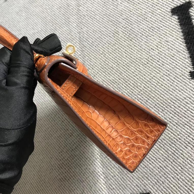 Hermès(爱马仕)Mini Kelly迷你凯莉包 美洲浅棕色 金扣 2代-拉尔森鳄鱼皮具定制 - 爱马仕包包官网 Hermès(爱马仕)Mini Kelly迷你凯莉包 美洲浅棕色 金扣 2代