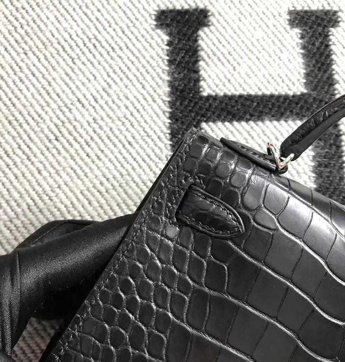 Hermès(爱马仕)Mini Kelly迷你凯莉包 美洲黑雾面 银扣 2代-拉尔森鳄鱼皮具定制 - 爱马仕包包官网 Hermès(爱马仕)Mini Kelly迷你凯莉包 美洲黑雾面 银扣 2代
