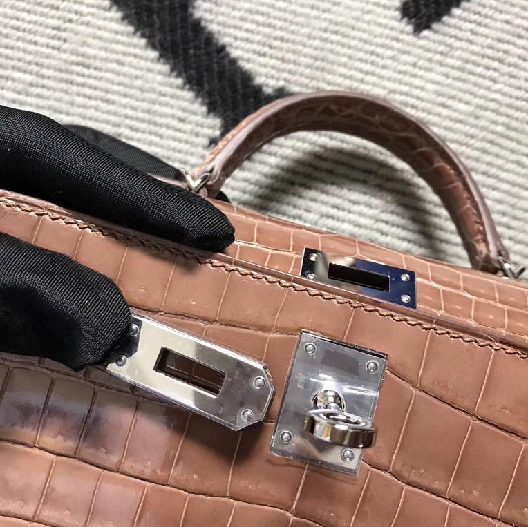 Hermès（爱马仕）Minikelly ll Alligator shiny 亮面鳄鱼 6Ｑ 褐色 银扣
