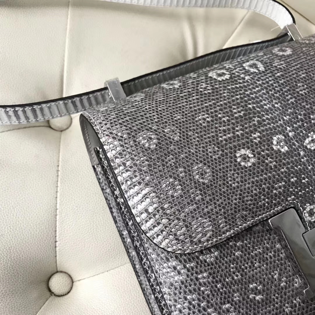 Hermès（爱马仕）Constance23cm lizard 进口蜥蜴皮 01自然色 蜡线全手工 银扣一枚[