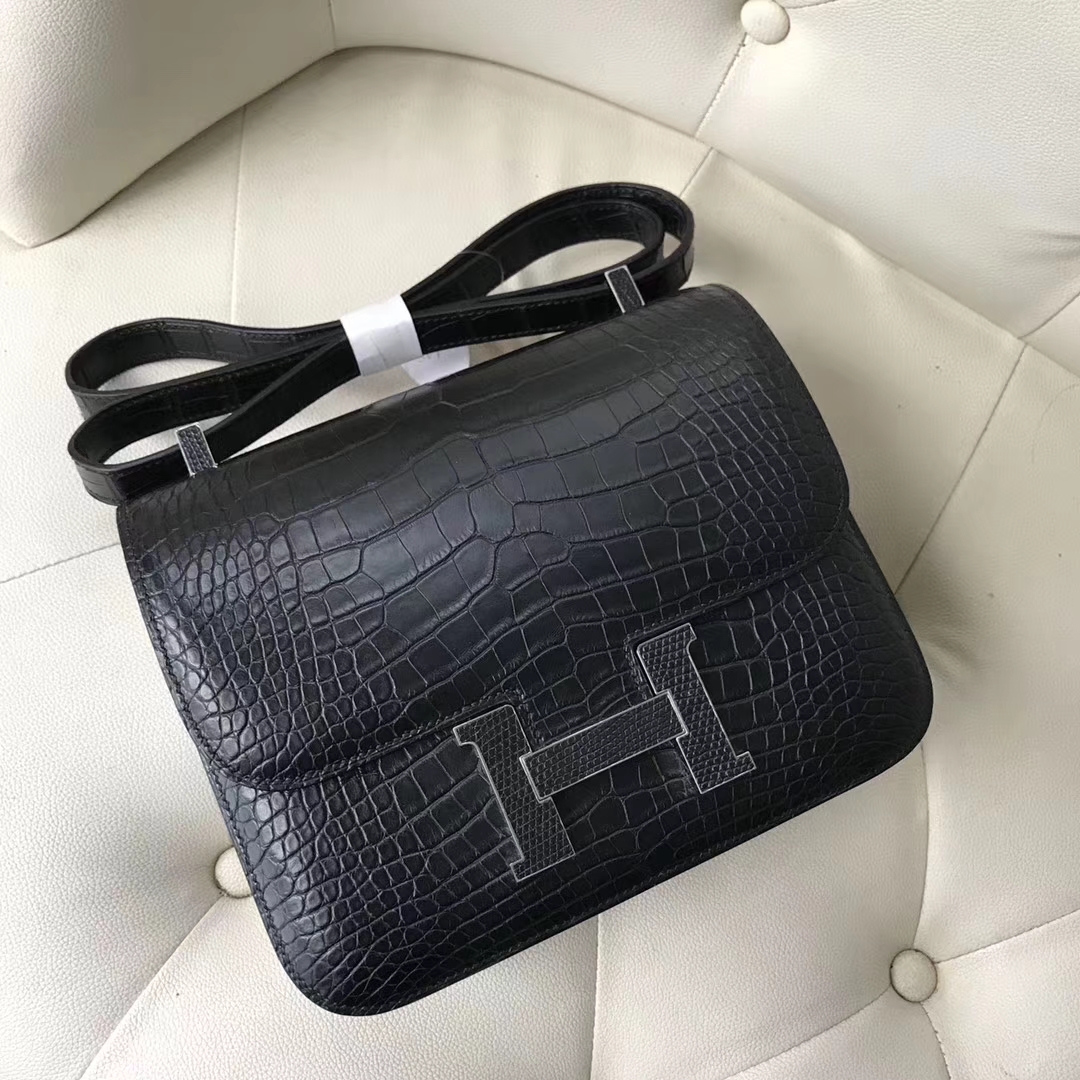 Hermès（爱马仕）Constance 24cm Alligator matt 雾面鳄鱼 ck89 黑色  蜥蜴扣 银扣 定制