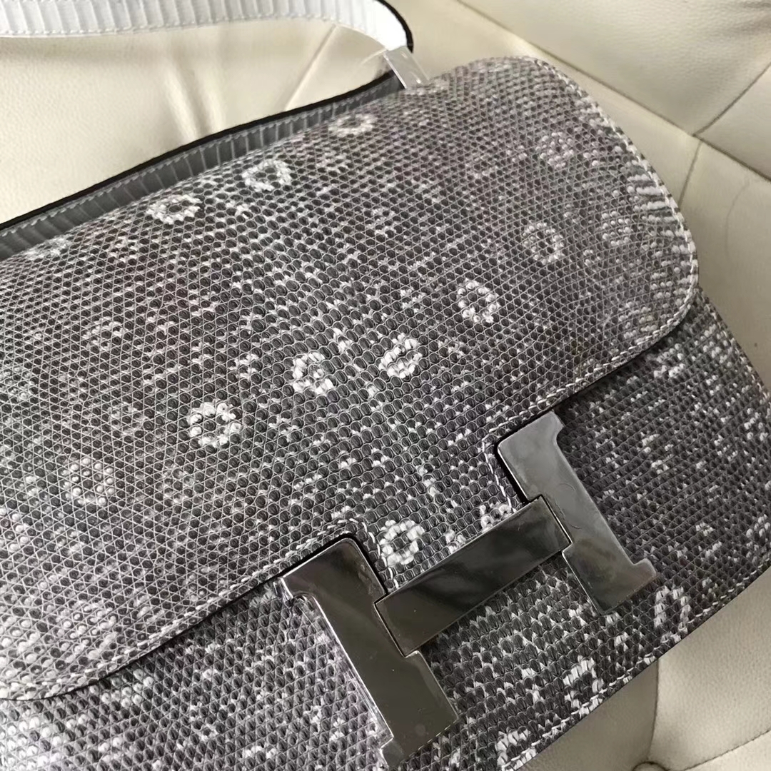 Hermès(爱马仕)Constance23cm lizard 进口蜥蜴皮 01自然色 蜡线全手工 银扣一枚[-拉尔森鳄鱼皮具定制 - 爱马仕包包官网 Hermès(爱马仕)Constance23cm lizard 进口蜥蜴皮 01自然色 蜡线全手工 银扣一枚[