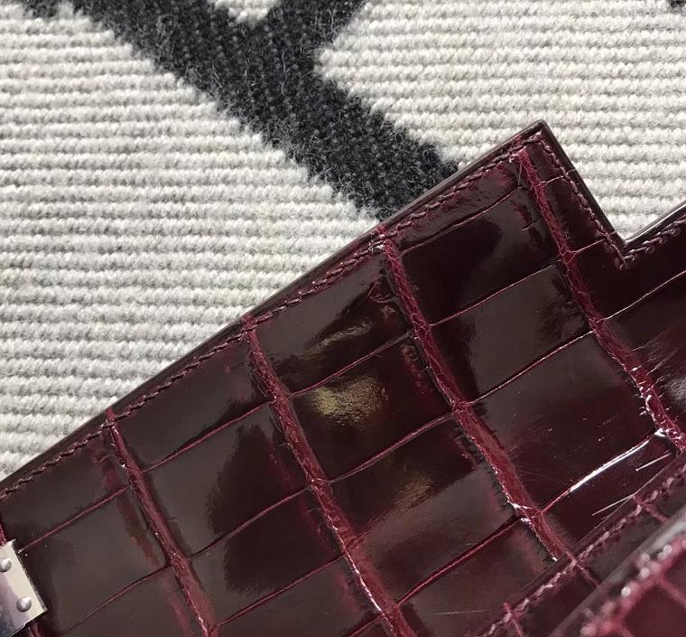 Hermès(爱马仕)kelly cut 31cm Crocodile shiny 亮面鳄鱼 5L 酒红色 金扣-拉尔森鳄鱼皮具定制 - 爱马仕包包官网 Hermès(爱马仕)kelly cut 31cm Crocodile shiny 亮面鳄鱼 5L 酒红色 金扣