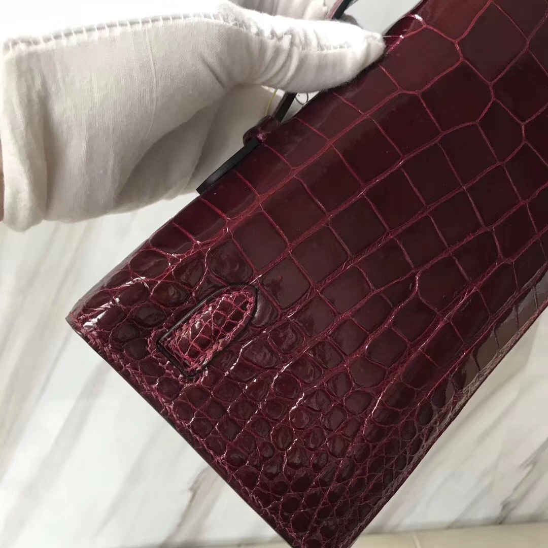 Hermès（爱马仕）Kelly cut 31cm porosus shiny 亮面鳄鱼 波尔多酒红 金扣