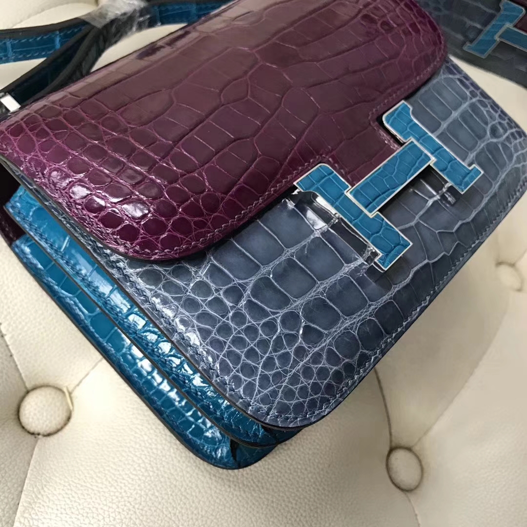 Hermès（爱马仕）Constance18cm Crocodile shiny 亮面鳄鱼 三拼 加伦紫拼牛仔蓝拼伊兹密尔蓝 鳄鱼扣