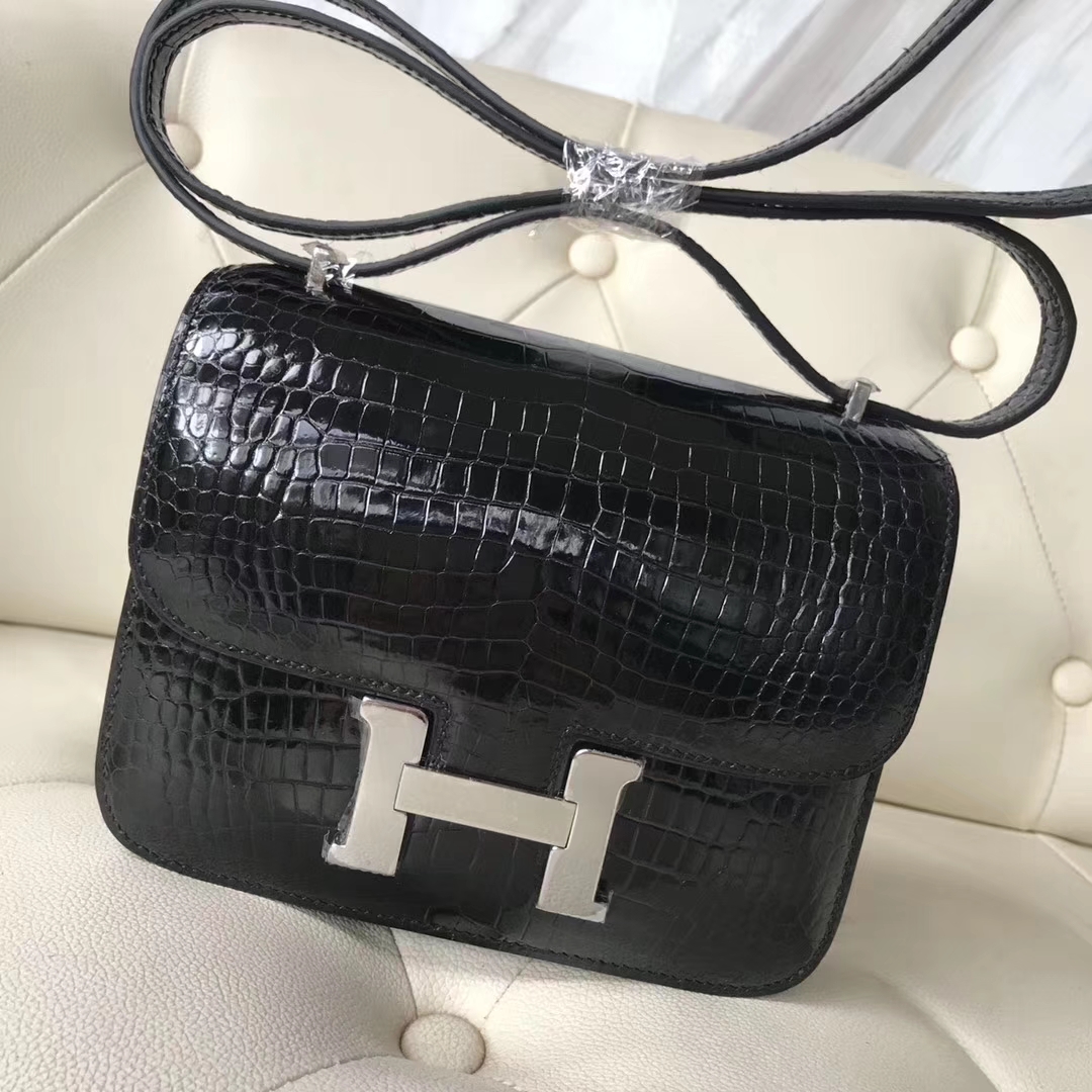 Hermès（爱马仕）Constance Porosus shiny 亮面澳洲湾鳄 ck89 黑色 noir 银扣 18cm