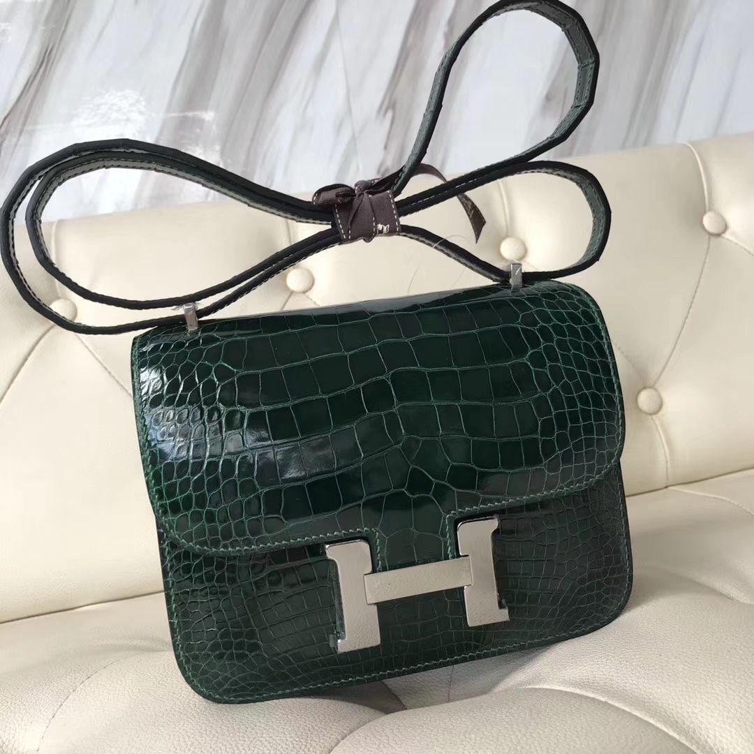 Hermès(爱马仕)Constance18cm Alligator shiny 亮面鳄鱼 ck67 祖母绿 Graphite 银扣-拉尔森鳄鱼皮具定制 - 爱马仕包包官网 Hermès(爱马仕)Constance18cm Alligator shiny 亮面鳄鱼 ck67 祖母绿 Graphite 银扣