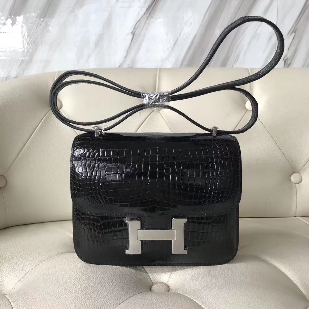 Hermès(爱马仕)Constance Porosus shiny 亮面澳洲湾鳄 ck89 黑色 noir 银扣 18cm-拉尔森鳄鱼皮具定制 - 爱马仕包包官网 Hermès(爱马仕)Constance Porosus shiny 亮面澳洲湾鳄 ck89 黑色 noir 银扣 18cm