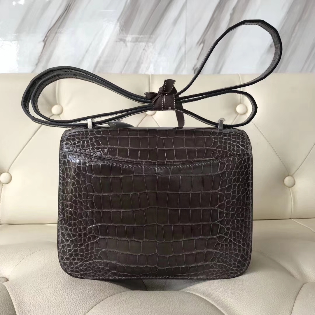 Hermès（爱马仕）Constance Alligator shiny 亮面鳄鱼 ck88 石墨灰 Graphite 银扣 18cm