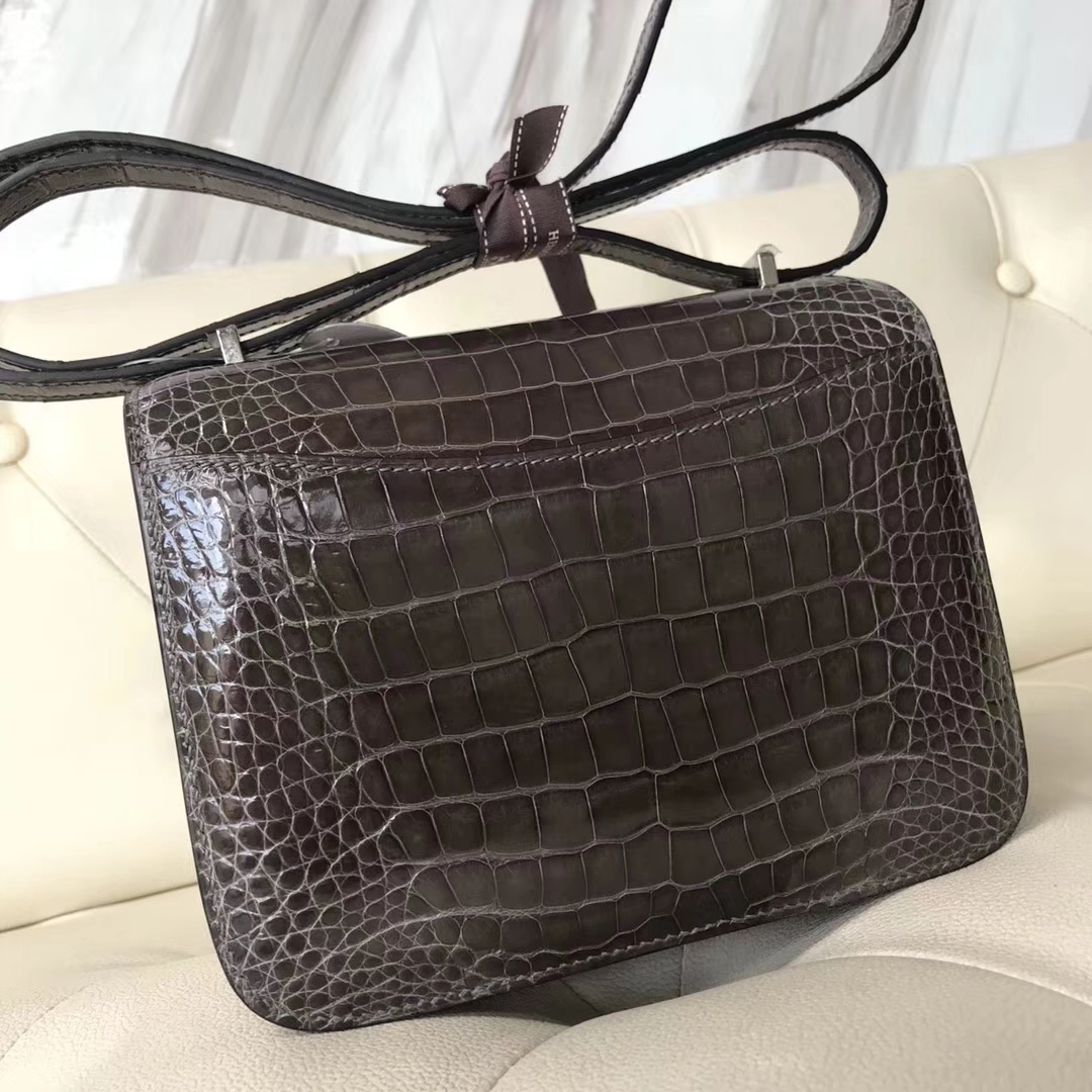 Hermès（爱马仕）Constance Alligator shiny 亮面鳄鱼 ck88 石墨灰 Graphite 银扣 18cm