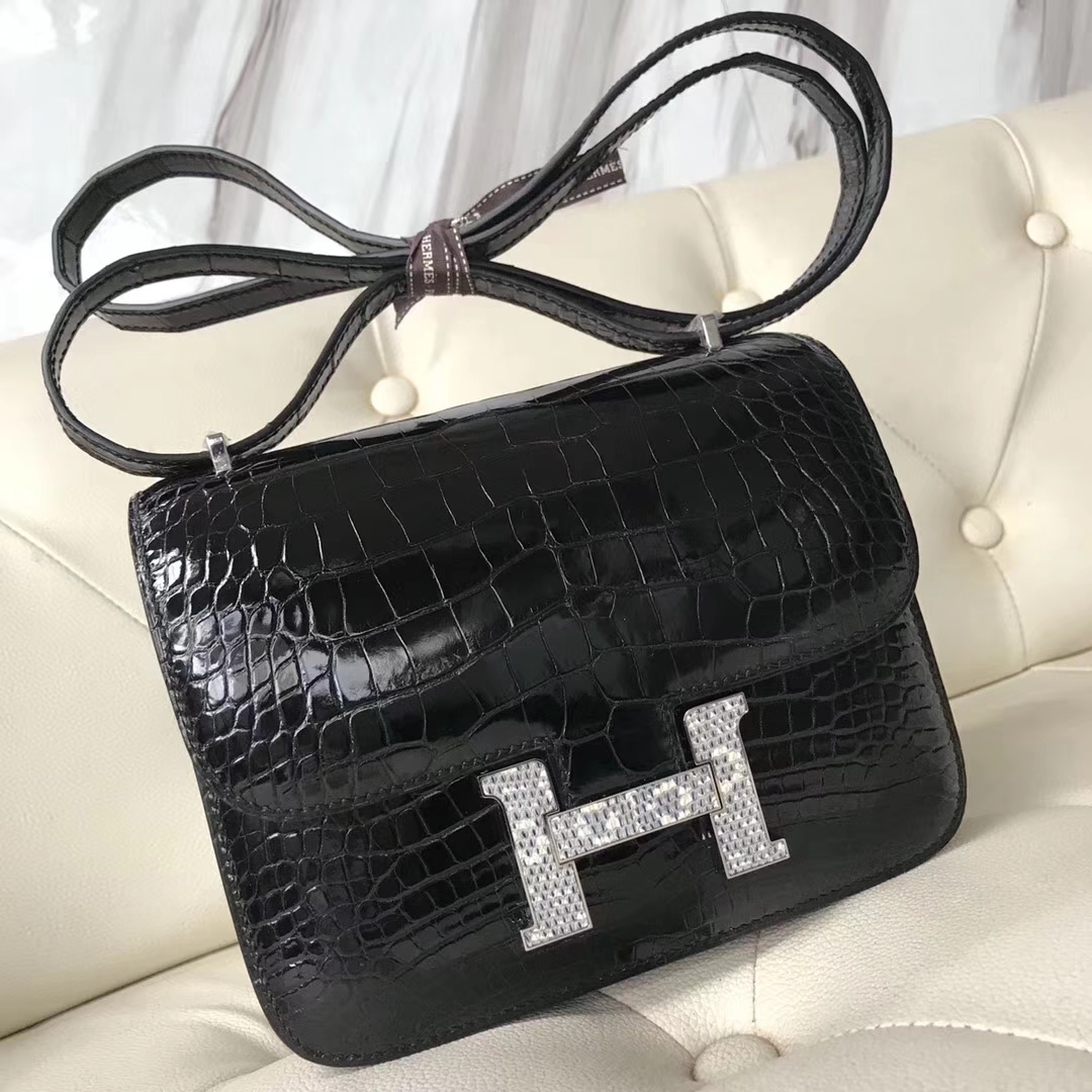 Hermès(爱马仕)Constance Alligator shiny 亮面鳄鱼 ck89 黑色 内拼红 蜥蜴扣 18cm-拉尔森鳄鱼皮具定制 - 爱马仕包包官网 Hermès(爱马仕)Constance Alligator shiny 亮面鳄鱼 ck89 黑色 内拼红 蜥蜴扣 18cm