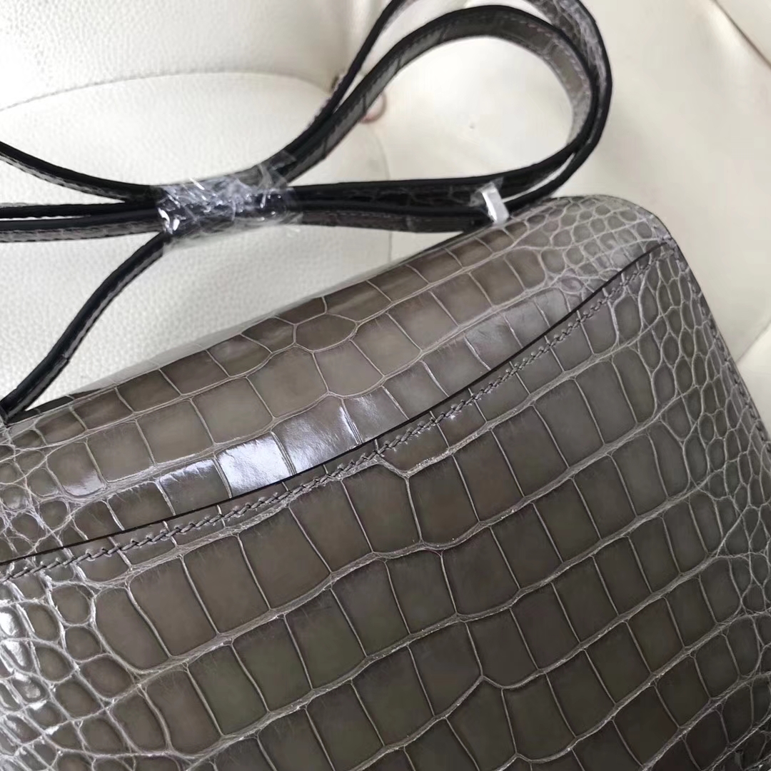 Hermès（爱马仕）Constance 亮面框框鳄鱼 ck81斑鸠灰 顶级工艺 蜡线全手工 银扣 19cm