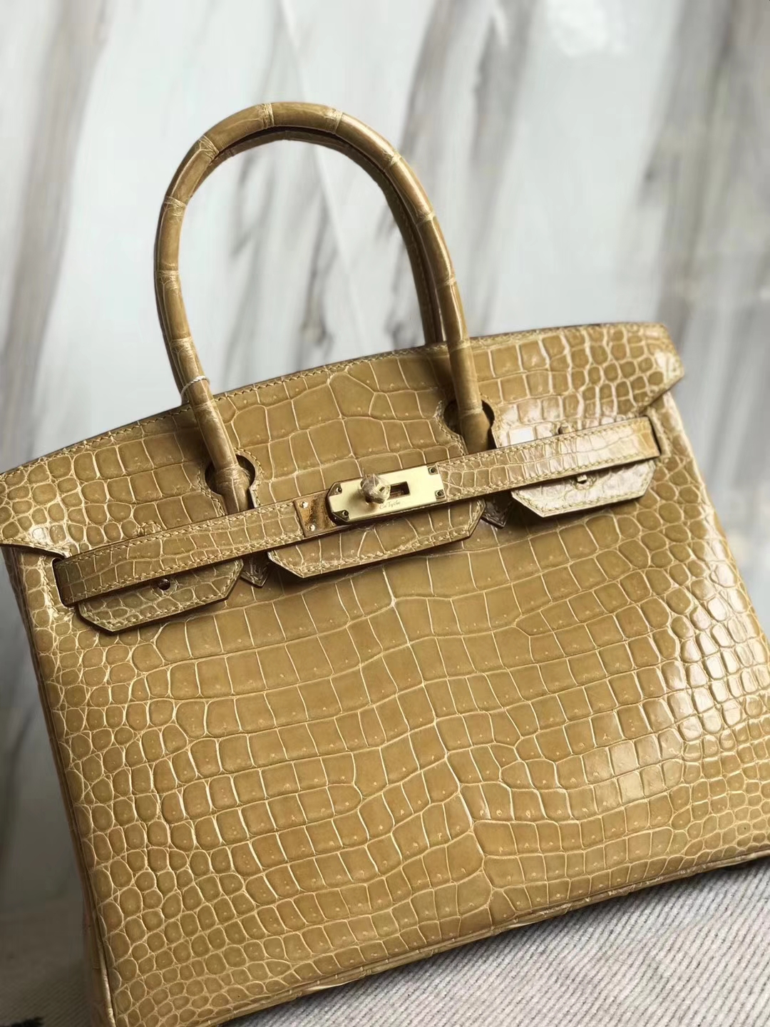 Hermès（爱马仕）Birkin30cm Porosus shiny 亮面澳洲湾鳄  杏色 奶茶色 金扣