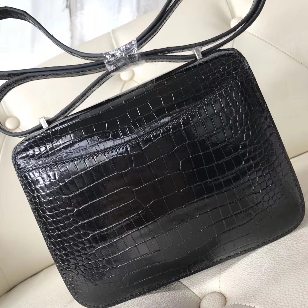 Hermès（爱马仕）Constance Porosus shiny 亮面澳洲湾鳄 ck89 黑色 noir 银扣 18cm