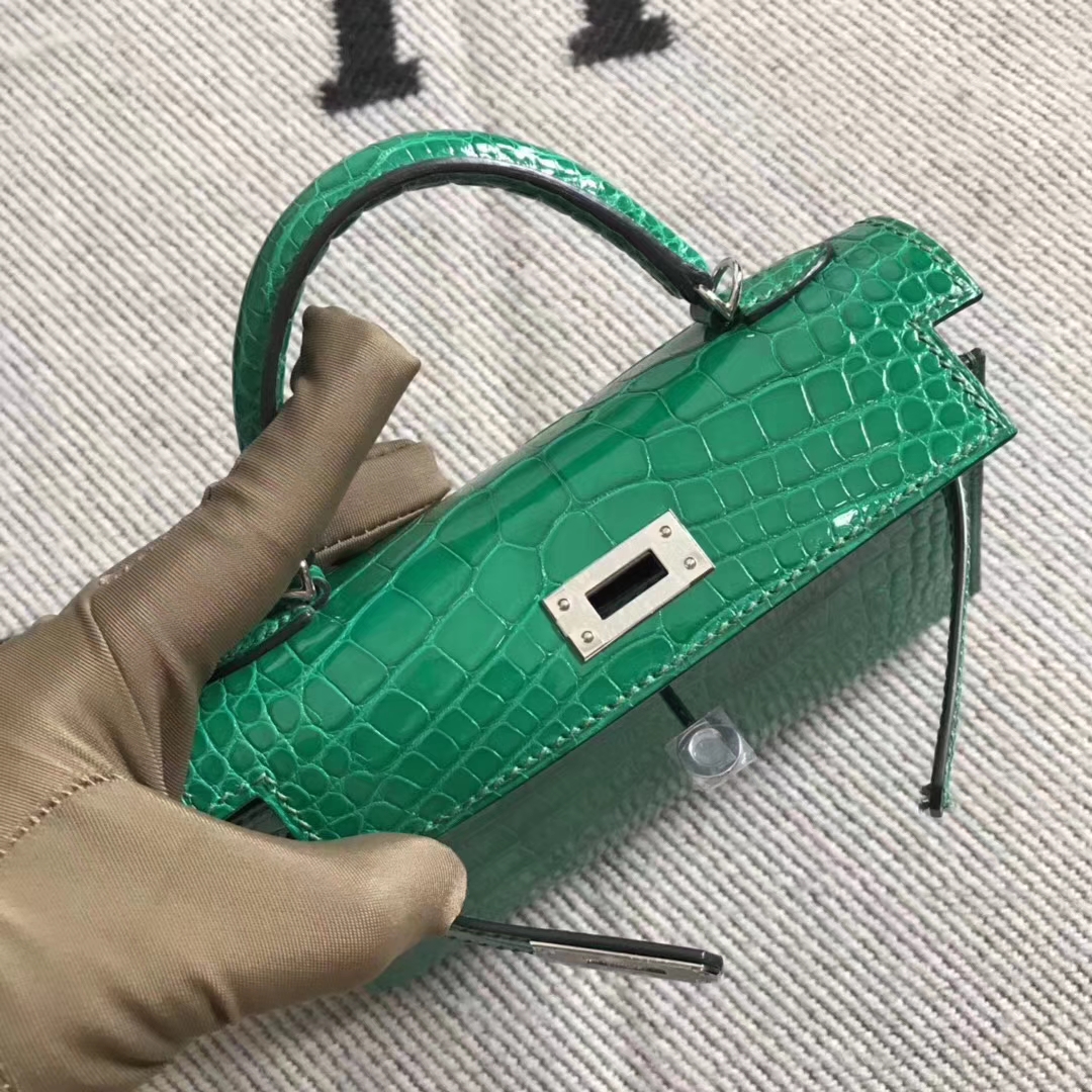 Hermès（爱马仕）亮面美洲鳄鱼 mini 2代 翡翠绿 银扣
