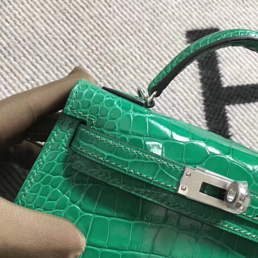 Hermès（爱马仕）亮面美洲鳄鱼 mini 2代 翡翠绿 银扣